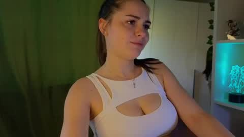 Snapshot of dark_honey_ chatting on 05/18/26, 04:07 Nova online show from 05/18/26, 04:07
