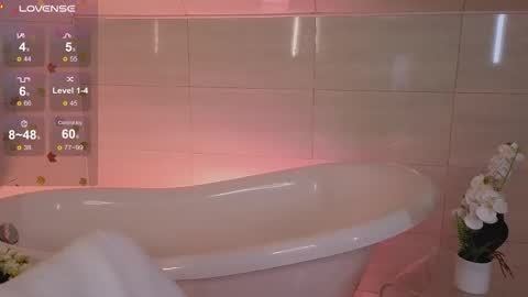 Lola online show from 10/07/25, 01:58