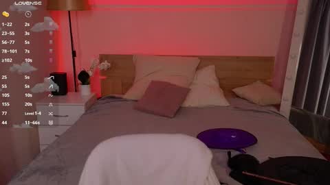 Snapshot of dark_lola_ chatting on 11/25/25, 02:33 Lola online show from 11/25/25, 02:33