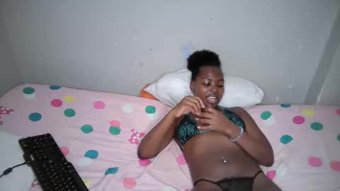 Snapshot of dark_lovly chatting on 11/05/25, 10:37 dark_lovly online show from 11/05/25, 10:37