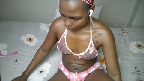 Snapshot of dark_lovly chatting on 11/17/25, 09:42 dark_lovly online show from 11/17/25, 09:42