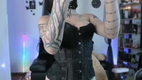 Snapshot of dark_ningyo chatting on 06/07/26, 01:54 Dafne online show from 06/07/26, 01:54