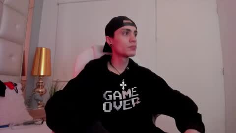 dark_sun333 online show from 10/22/25, 03:07