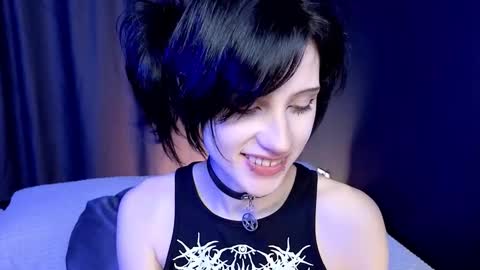 Snapshot of dark_vamp_ chatting on 11/08/25, 05:01 Vamp online show from 11/08/25, 05:01