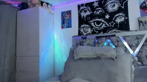Snapshot of darkboy26_ chatting on 12/15/25, 12:37 Blake online show from 12/15/25, 12:37