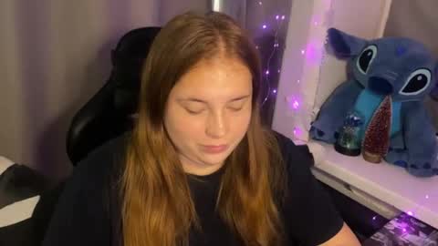 Snapshot of darkcharm1 chatting on 11/19/25, 05:24 darkcharm1 online show from 11/19/25, 05:24