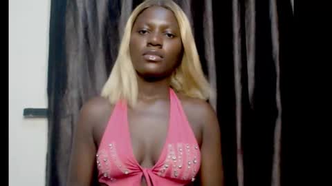 Snapshot of darkchocoxx chatting on 09/20/25, 07:15 sexygal online show from 09/20/25, 07:15