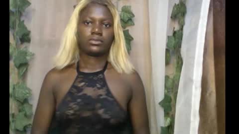 Snapshot of darkchocoxx chatting on 09/21/25, 09:22 sexygal online show from 09/21/25, 09:22