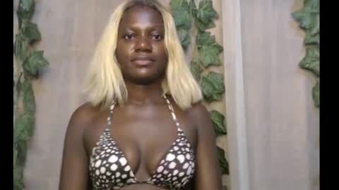 Snapshot of darkchocoxx chatting on 09/23/25, 02:14 sexygal online show from 09/23/25, 02:14