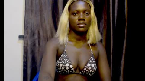 Snapshot of darkchocoxx chatting on 09/24/25, 09:29 sexygal online show from 09/24/25, 09:29