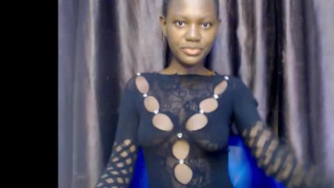 Snapshot of darkchocoxx chatting on 09/29/25, 12:21 sexygal online show from 09/29/25, 12:21