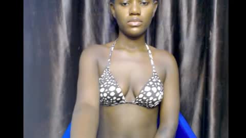 Snapshot of darkchocoxx chatting on 10/01/25, 10:43 sexygal online show from 10/01/25, 10:43