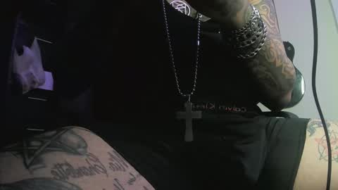 darkclothes online show from 01/04/25, 08:37