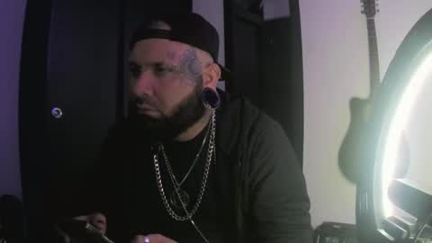 darkclothes online show from 01/05/25, 10:32