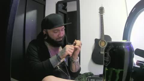 darkclothes online show from 01/08/25, 04:23