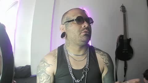 darkclothes online show from 02/02/25, 07:35