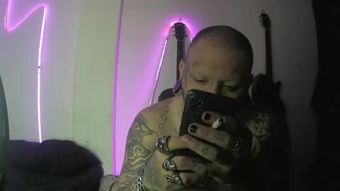 darkclothes online show from 02/03/25, 10:47