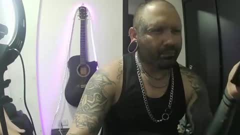 darkclothes online show from 02/08/25, 01:00