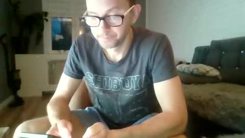 Snapshot of darkhaired34 chatting on 12/16/24, 06:32 darkhaired34 online show from 12/16/24, 06:32