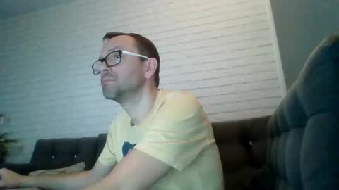 Snapshot of darkhaired34 chatting on 12/28/24, 10:02 darkhaired34 online show from 12/28/24, 10:02