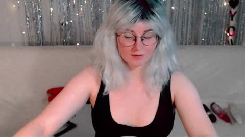 Snapshot of darkheto chatting on 09/25/25, 01:04 Kelly online show from 09/25/25, 01:04