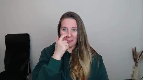 Anna online show from 10/17/25, 03:36