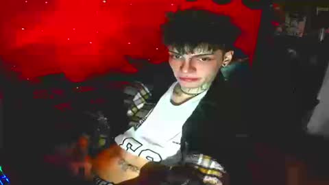 Snapshot of darkness_prince_x chatting on 09/24/25, 04:05 online show from 09/24/25, 04:05