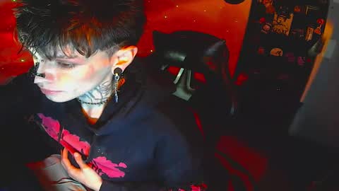 Snapshot of darkness_prince_x chatting on 10/22/25, 07:08 online show from 10/22/25, 07:08