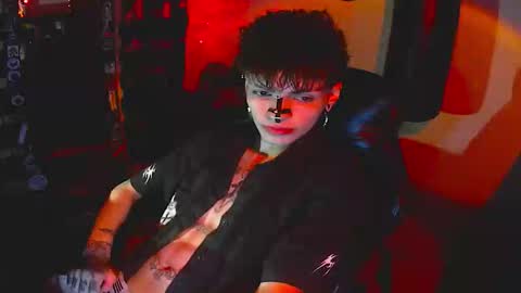 Snapshot of darkness_prince_x chatting on 10/27/25, 07:51 online show from 10/27/25, 07:51