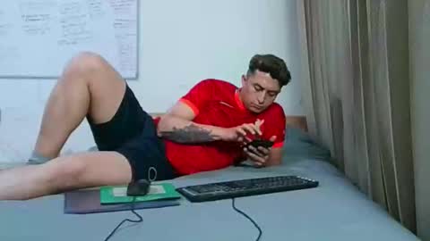 Snapshot of darko0717 chatting on 11/09/25, 02:43 DARKO0717 online show from 11/09/25, 02:43