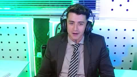 Snapshot of darko0717 chatting on 11/15/25, 04:58 DARKO0717 online show from 11/15/25, 04:58