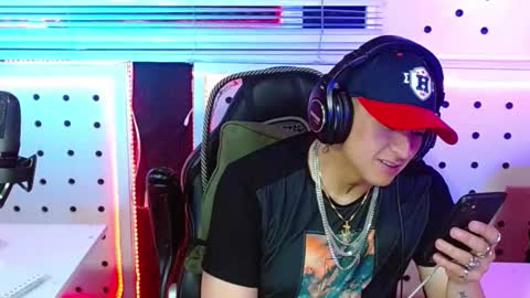 Snapshot of darko0717 chatting on 11/26/25, 01:50 DARKO0717 online show from 11/26/25, 01:50