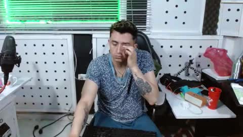 Snapshot of darko0717 chatting on 12/01/25, 01:49 DARKO0717 online show from 12/01/25, 01:49