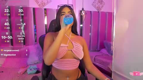 Darla santos  online show from 10/20/25, 07:47