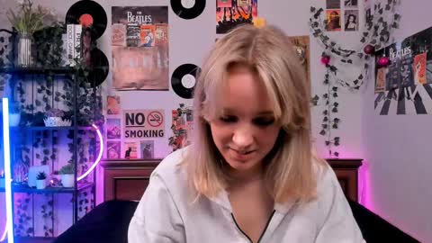 lina online show from 03/10/25, 08:34