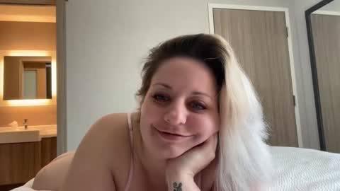Snapshot of darling_ashley chatting on 03/19/26, 06:56 Mommy online show from 03/19/26, 06:56