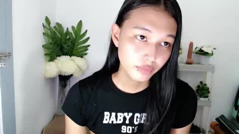 Snapshot of darling_sweetheartxx chatting on 11/27/25, 04:58 YOUR ATHENA online show from 11/27/25, 04:58