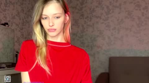 Snapshot of darlingdarinka chatting on 11/04/25, 12:54 D online show from 11/04/25, 12:54