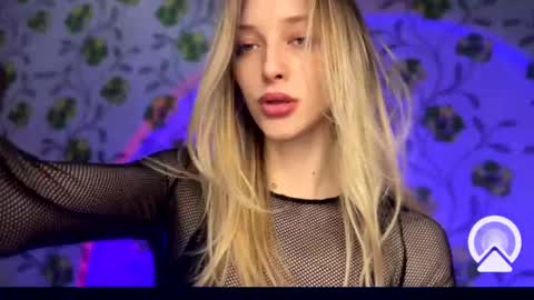 Snapshot of darlingdarinka chatting on 12/14/25, 03:39 D online show from 12/14/25, 03:39