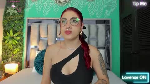 Snapshot of darlyhooper1_ chatting on 10/12/25, 12:15 Darlyhooper online show from 10/12/25, 12:15