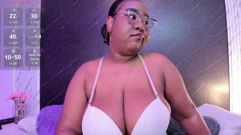 Snapshot of darnellqueen chatting on 04/08/26, 04:01 Darnell Queen online show from 04/08/26, 04:01