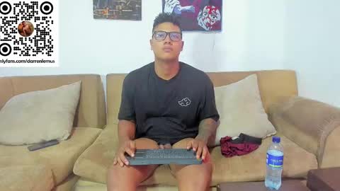 Snapshot of darren_lemus chatting on 09/23/25, 08:45 Darren lemus online show from 09/23/25, 08:45