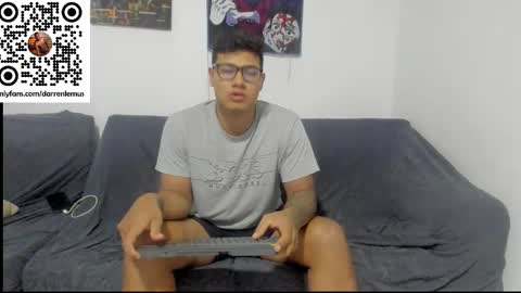 Snapshot of darren_lemus chatting on 10/11/25, 06:12 Darren lemus online show from 10/11/25, 06:12