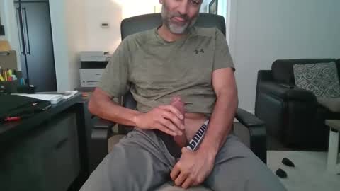 Snapshot of darryl43321 chatting on 04/07/26, 05:46 darryl43321 online show from 04/07/26, 05:46