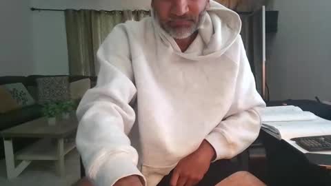 Snapshot of darryl43321 chatting on 05/18/26, 05:30 darryl43321 online show from 05/18/26, 05:30