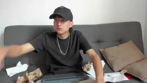 Snapshot of darsel_night chatting on 11/22/25, 03:11 darsel_night online show from 11/22/25, 03:11