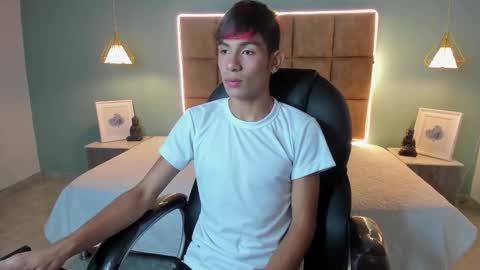 Snapshot of dav_nagel chatting on 11/21/25, 02:05 angel online show from 11/21/25, 02:05