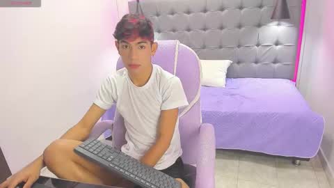 Snapshot of dav_nagel chatting on 11/22/25, 12:37 angel online show from 11/22/25, 12:37