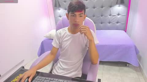 Snapshot of dav_nagel chatting on 11/23/25, 12:16 angel online show from 11/23/25, 12:16