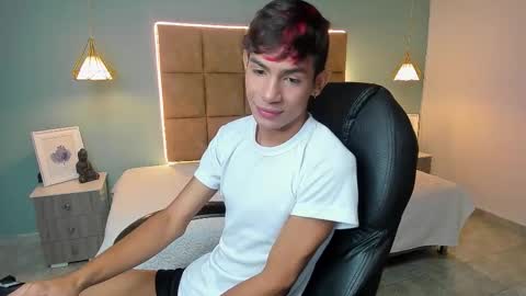 Snapshot of dav_nagel chatting on 11/25/25, 11:54 angel online show from 11/25/25, 11:54